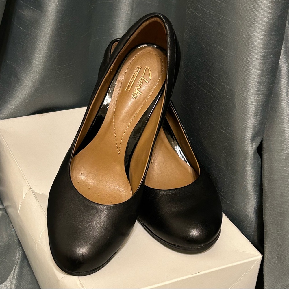 Clark Black Pump Leather/Patten Leather Sz 6